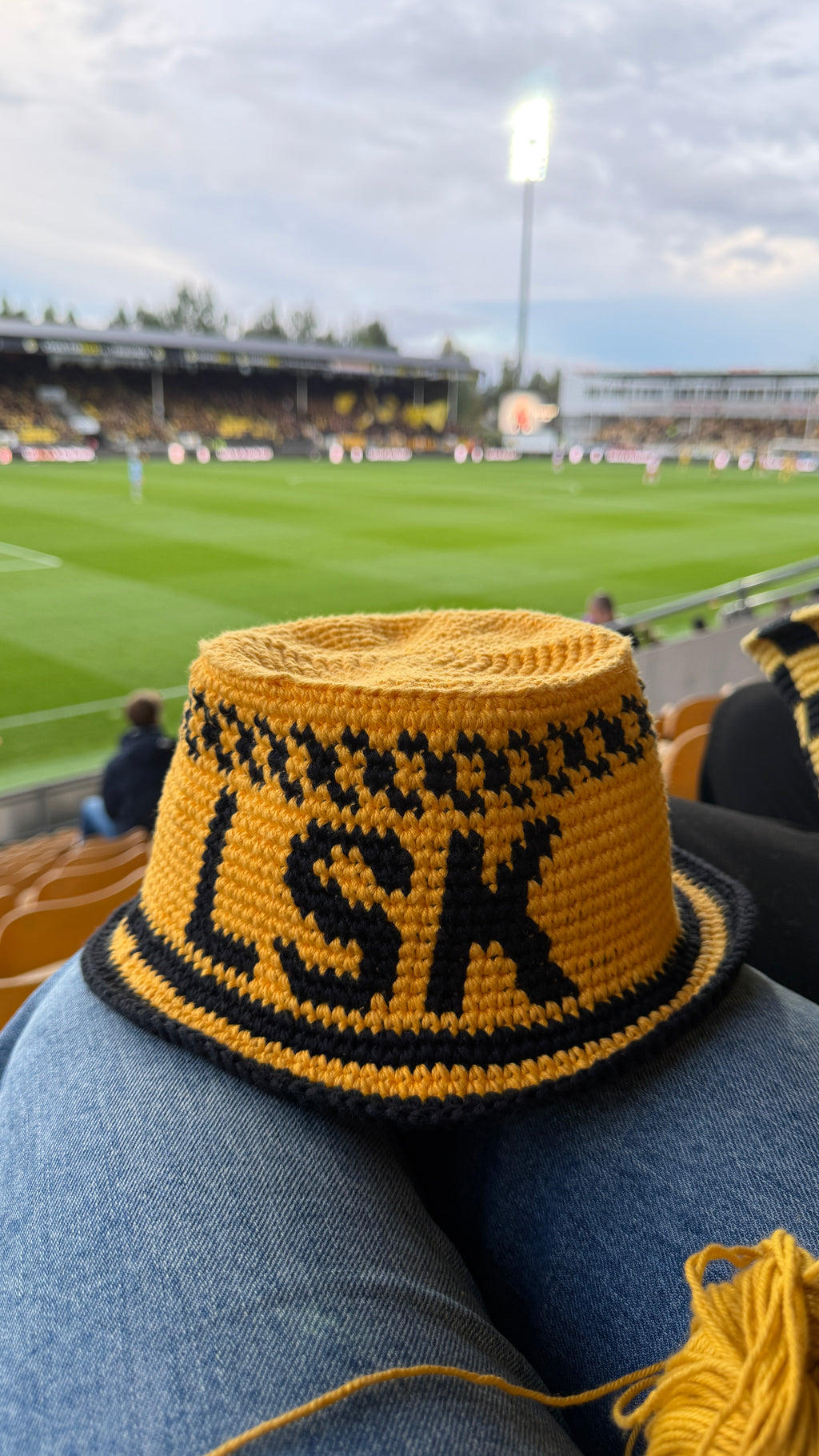 LSK bøttehatt (OPPSKRIFT + GARNPAKKE)