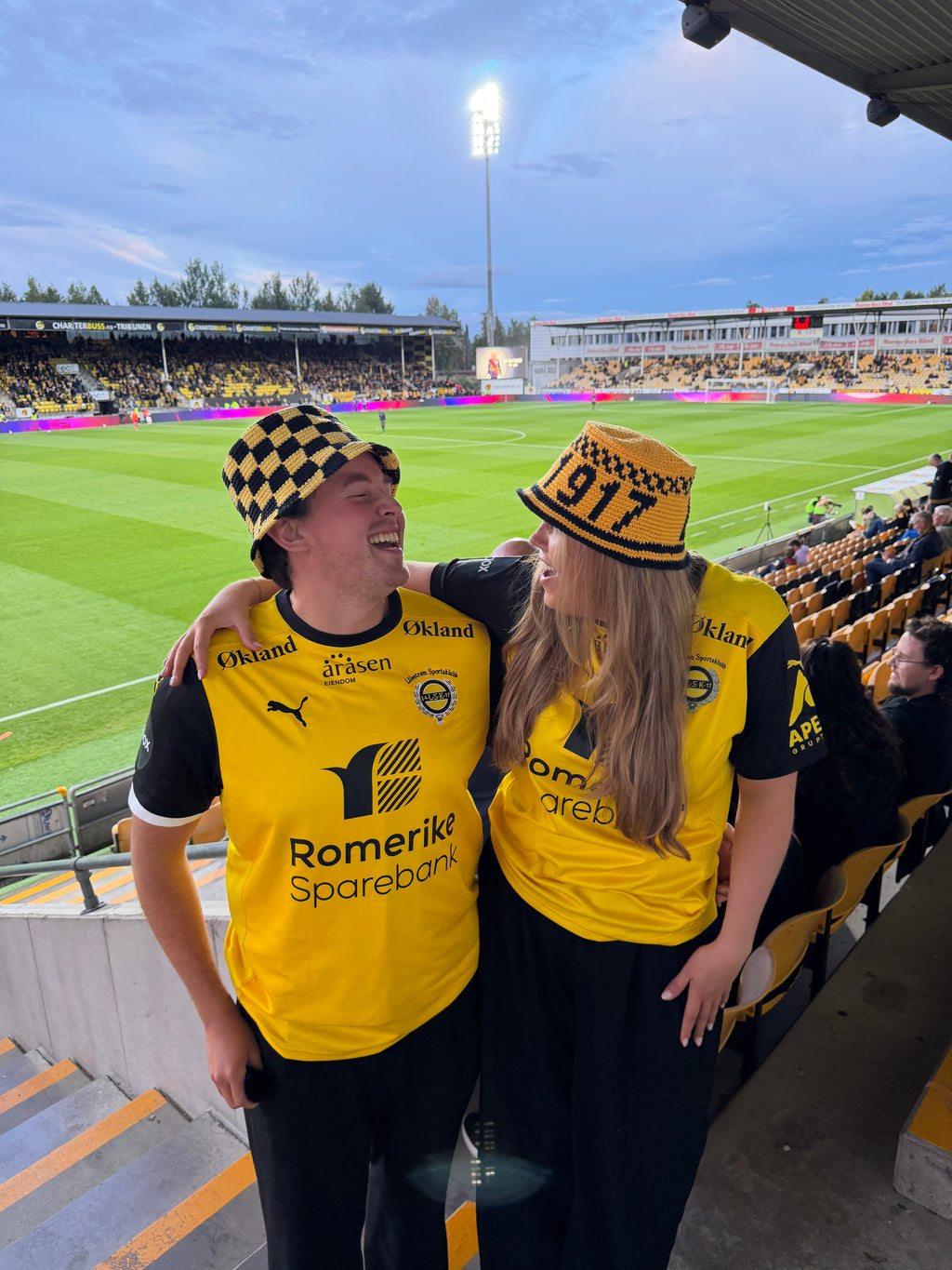 LSK bøttehatt (OPPSKRIFT + GARNPAKKE)