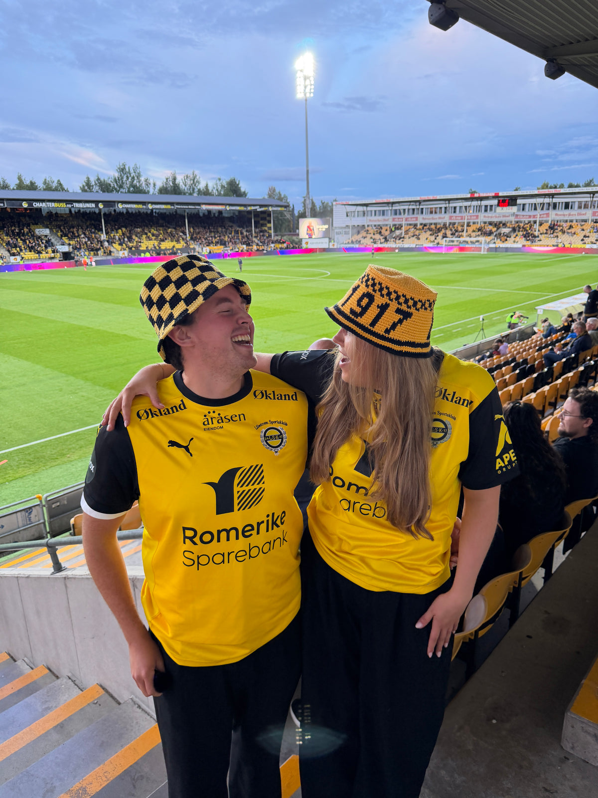 LSK bøttehatt (OPPSKRIFT + GARNPAKKE)