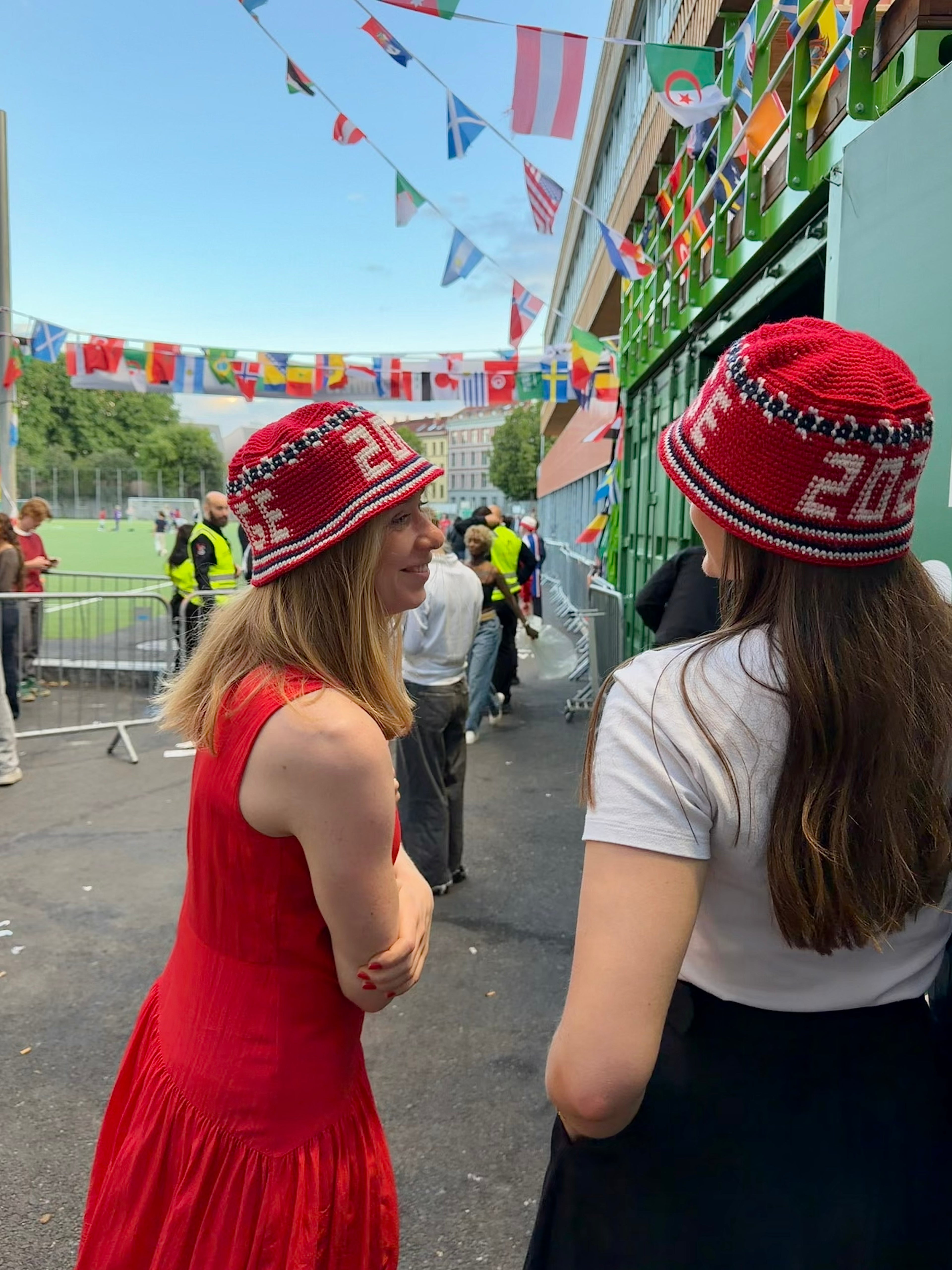 Norge VMbøttehatt (oppskrift + garnpakke)