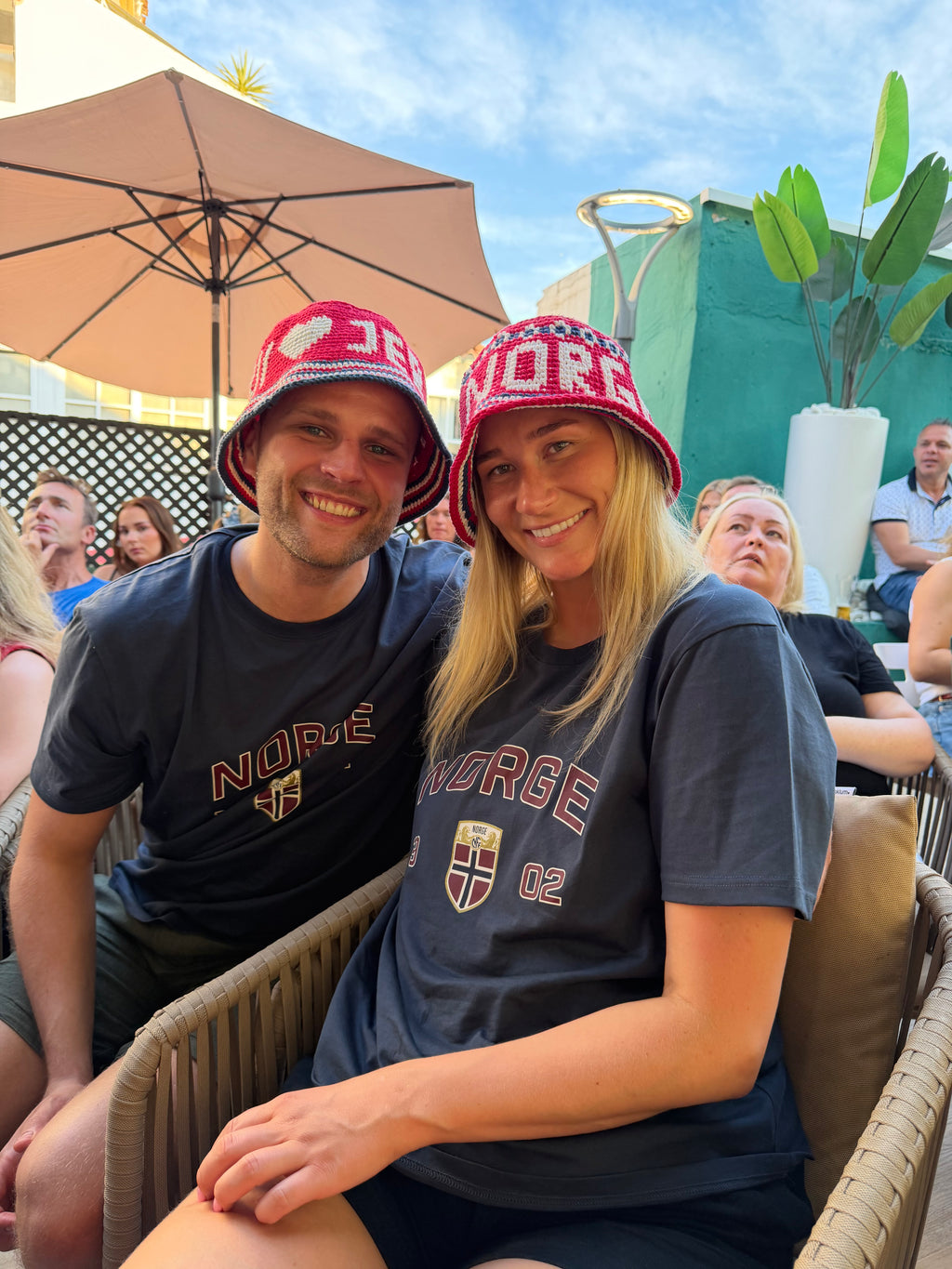 We <3 you - bucket hat World Cup (crochet pattern)