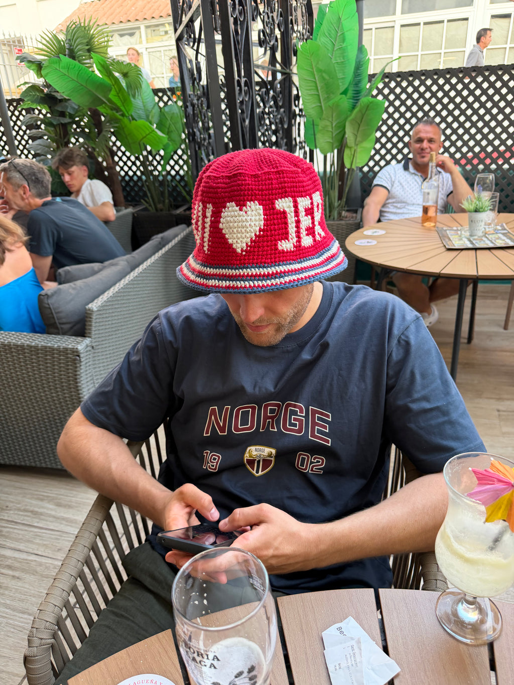 We <3 you - bucket hat World Cup (crochet pattern)