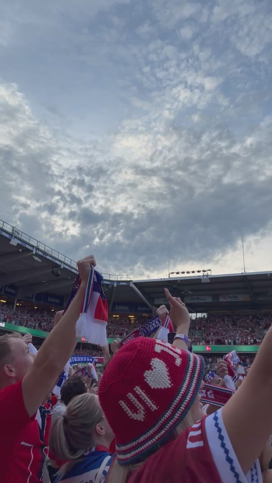 Vi <3 jer Bøttehatt fotball VM (OPPSKRIFT + GARNPAKKE)